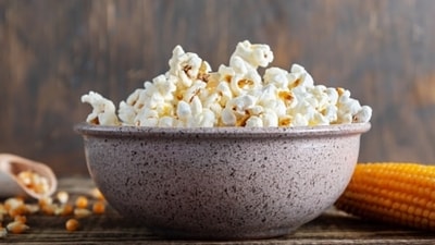 6. Popcorn: Popcorn is a great snack for weight loss because it is low in calories and high in fibre. It can be enjoyed plain or topped with spices, herbs, and other healthy ingredients for added flavour. (Unsplash) 6. Popcorn: Popcorn is a great snack for weight loss because it is low in calories and high in fibre. It can be enjoyed plain or topped with spices, herbs, and other healthy ingredients for added flavour. (Unsplash)