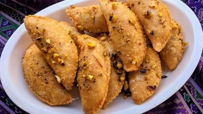 Replace refined sugars with fruit pulps, dates, figs, honey and raisins. Try orange oats rabdi, coconut-dry fruit gujjiyas, apple pancakes, lauki halwa, gajar halwa, apple kheer, dates and nuts roll, anjeer roll, besan/ragi laddus. Here, majority of refined sugar can be replaced by dry fruits, fresh fruits and spices. (pinterest) Replace refined sugars with fruit pulps, dates, figs, honey and raisins. Try orange oats rabdi, coconut-dry fruit gujjiyas, apple pancakes, lauki halwa, gajar halwa, apple kheer, dates and nuts roll, anjeer roll, besan/ragi laddus. Here, majority of refined sugar can be replaced by dry fruits, fresh fruits and spices. (pinterest)
