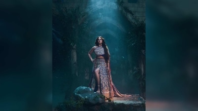 The talented Huma Qureshi showed off her poetic skills and captioned her post with her own poem that read, "Stars in my eyes Ablaze On this tranquil night Flares that illuminate the sky Embers that make the heart glow Glistening against the dark hue Oh ! You beautiful solitaryStarry Starry Night written by Huma Q (in glory of the night sky )." (Instagram/@iamhumaq)