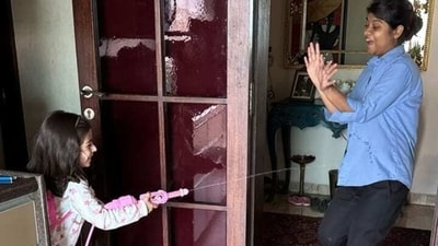 Soha Ali Khan shared a super cute picture of her daughter Inaaya playing Holi. Inaaya can be seen targeting their house help with her pichkari in this pic.&nbsp; 