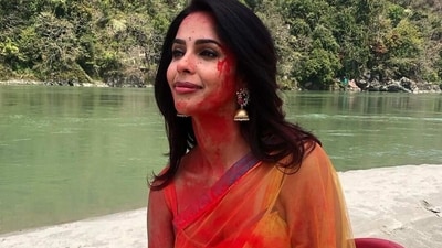 Mallika Sherawat also shared a picture in a yellow saree as she wished her fans on Holi. She seems to be celebrating Holi by a riverside.&nbsp; 
