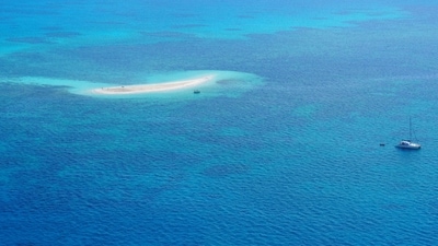 Great Barrier Reef, Australia: This remarkable natural wonder is the world’s largest coral reef system and is home to an array of marine life. From vibrant coral to majestic sea turtles, the Great Barrier Reef is an incredible sight to behold.&nbsp; (Pexels)