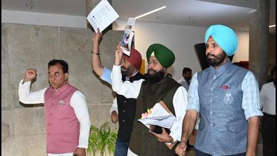 Congress MLAs, led by leader of opposition Partap Singh Bajwa and state unit chief Amarinder Singh Raja Warring, walking out of the Punjab assembly in Chandigarh on Thursday. (Ravi Kumar/HT) Congress MLAs, led by leader of opposition Partap Singh Bajwa and state unit chief Amarinder Singh Raja Warring, walking out of the Punjab assembly in Chandigarh on Thursday. (Ravi Kumar/HT)