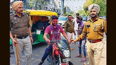 Mohali police challaning a helmetless rider on Wednesday. After relatively lower traffic violations on Holi over the past two years amid the Covid-19 pandemic, the festival this year once again saw hooliganism becoming the order of the day. (HT Photo) Mohali police challaning a helmetless rider on Wednesday. After relatively lower traffic violations on Holi over the past two years amid the Covid-19 pandemic, the festival this year once again saw hooliganism becoming the order of the day. (HT Photo)