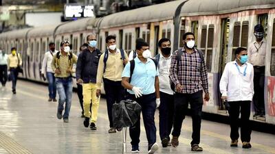 The last fast local from Virar to Churchgate will depart at 11.15pm. The last slow local from Vasai Road to Andheri will depart at 11.15pm. The last slow local from Borivali to Churchgate will depart at 11.34pm. Even, some long-distance trains will be short-terminated during this block. (HT Photo)