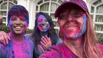 England skipper Heather Knight played Holi with Indian cricketers Richa Ghosh and Smriti Mandhana. (Twitter/@Heatherknight55) England skipper Heather Knight played Holi with Indian cricketers Richa Ghosh and Smriti Mandhana. (Twitter/@Heatherknight55)