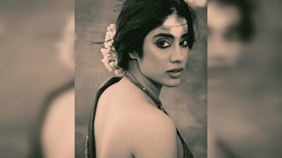 Just like in the olden days, Janhvi Kapoor did not opt for a blouse and let her charm do all the talking. (Instagram/@janhvikapoor) Just like in the olden days, Janhvi Kapoor did not opt for a blouse and let her charm do all the talking. (Instagram/@janhvikapoor)