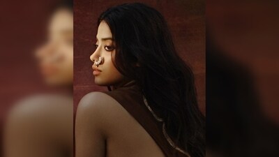 Janhvi Kapoor's makeup and hair stylist did a commendable job of reviving the essence of the golden days through her look. (Instagram/@janhvikapoor) Janhvi Kapoor's makeup and hair stylist did a commendable job of reviving the essence of the golden days through her look. (Instagram/@janhvikapoor)