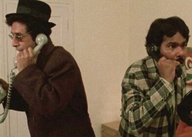 Naseeruddin Shah and Satish Kaushik in Jaane Bhi Do Yaaro.
