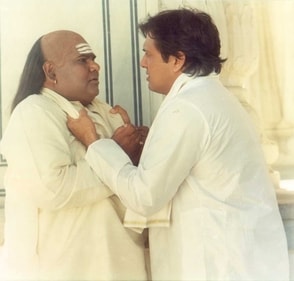 Satish Kaushik with Govinda in Saajan Chale Sasural.
