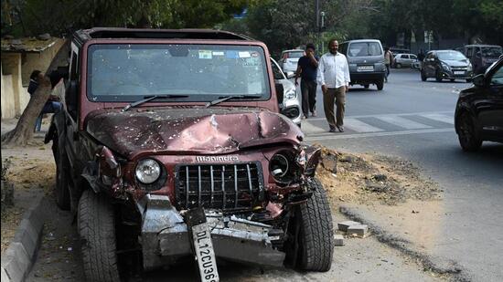 The SUV hit two cars and a signboard, before running over nine people — including Bhure and his family — near a pavement. Two people were killed in the accident, police said, including 12-year-old Sameer (Vipin Kumar/HT Photo)