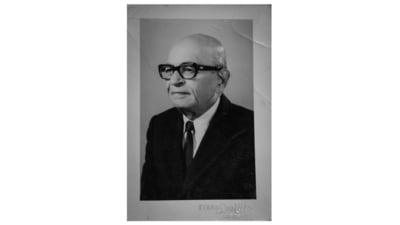 Waman Moreshwar Namjoshi was born in Ratnagiri, in 1907, to a school teacher and a homemaker. He and his brother ran away from home in their early teens, and took up a range of jobs in Mumbai. His brother would eventually move to Indore. He remained in Mumbai and specialized in cinema-hall design.&nbsp; (Hemant Chaturvedi)
