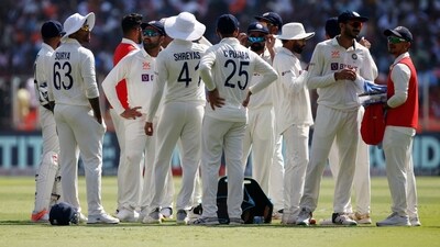 Cricket - Fourth Test - India v Australia - Narendra Modi Stadium, Ahmedabad, India - March 9, 2023 India's Rohit Sharma and teammates await for the DRS decision for the wicket of Australia's Travis Head REUTERS/Amit Dave (REUTERS)
