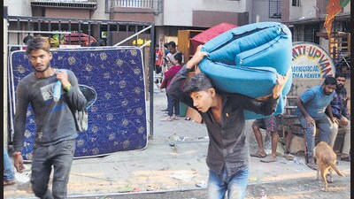 KDMC starts demolition of F-Wing of Shanti Upvan building, five days after it developed cracks and left 250 families of the complex homeless, at Nilje, Dombivli, at Kalyan, in India, on Friday, March 10, 2023. (Photo by Pramod Tambe/HT Photo) (Pramod Tambe/HT Photo) KDMC starts demolition of F-Wing of Shanti Upvan building, five days after it developed cracks and left 250 families of the complex homeless, at Nilje, Dombivli, at Kalyan, in India, on Friday, March 10, 2023. (Photo by Pramod Tambe/HT Photo) (Pramod Tambe/HT Photo)