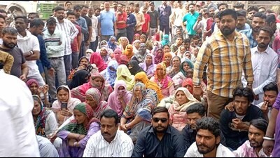Kin of the injured boy protesting outside the Focal Point police station in Ludhiana on Friday (HT photo) Kin of the injured boy protesting outside the Focal Point police station in Ludhiana on Friday (HT photo)