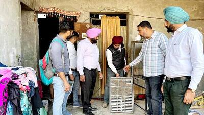 Team of Ludhiana health department during dengue awareness drive in Ludhiana on Friday. (HT photo)
