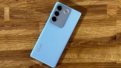 The Vivo V27 Pro prices start at  ₹37,999 with three spec combinations to choose from. (Vishal Mathur / HT Photo)