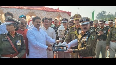 Union ministers of state for home Ajay Kumar Mishra honouring an SSB personnel during the 59th Raising Day celebrations in Lakhimpur Kheri on March 10. (HT Photo) Union ministers of state for home Ajay Kumar Mishra honouring an SSB personnel during the 59th Raising Day celebrations in Lakhimpur Kheri on March 10. (HT Photo)