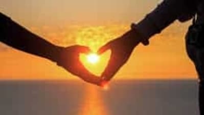 Read along to find out how Aries women behave when in love. Read along to find out how Aries women behave when in love.