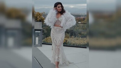 Priyanka Chopra accessorised her look with minimal jewellery from Bulgari. (Instagram/@priyankachopra) Priyanka Chopra accessorised her look with minimal jewellery from Bulgari. (Instagram/@priyankachopra)