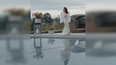 Priyanka Chopra looks like an angel in disguise in her all-white outfit from the shelves of Falguni Shane Peacock. (Instagram/@priyankachopra) Priyanka Chopra looks like an angel in disguise in her all-white outfit from the shelves of Falguni Shane Peacock. (Instagram/@priyankachopra)