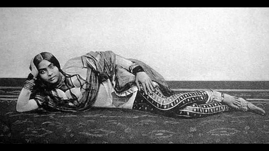 This could be Rongomala! A nautch girl during the rule of the East India Company. (Pictures From History/Universal /via Getty Images)