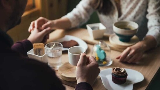 4. Spend time with loved ones - Hygge emphasizes the importance of social connections and spending time with loved ones. Whether it's hosting a dinner party or simply spending time with family and friends, make time for meaningful connections.&nbsp;(Pixabay)