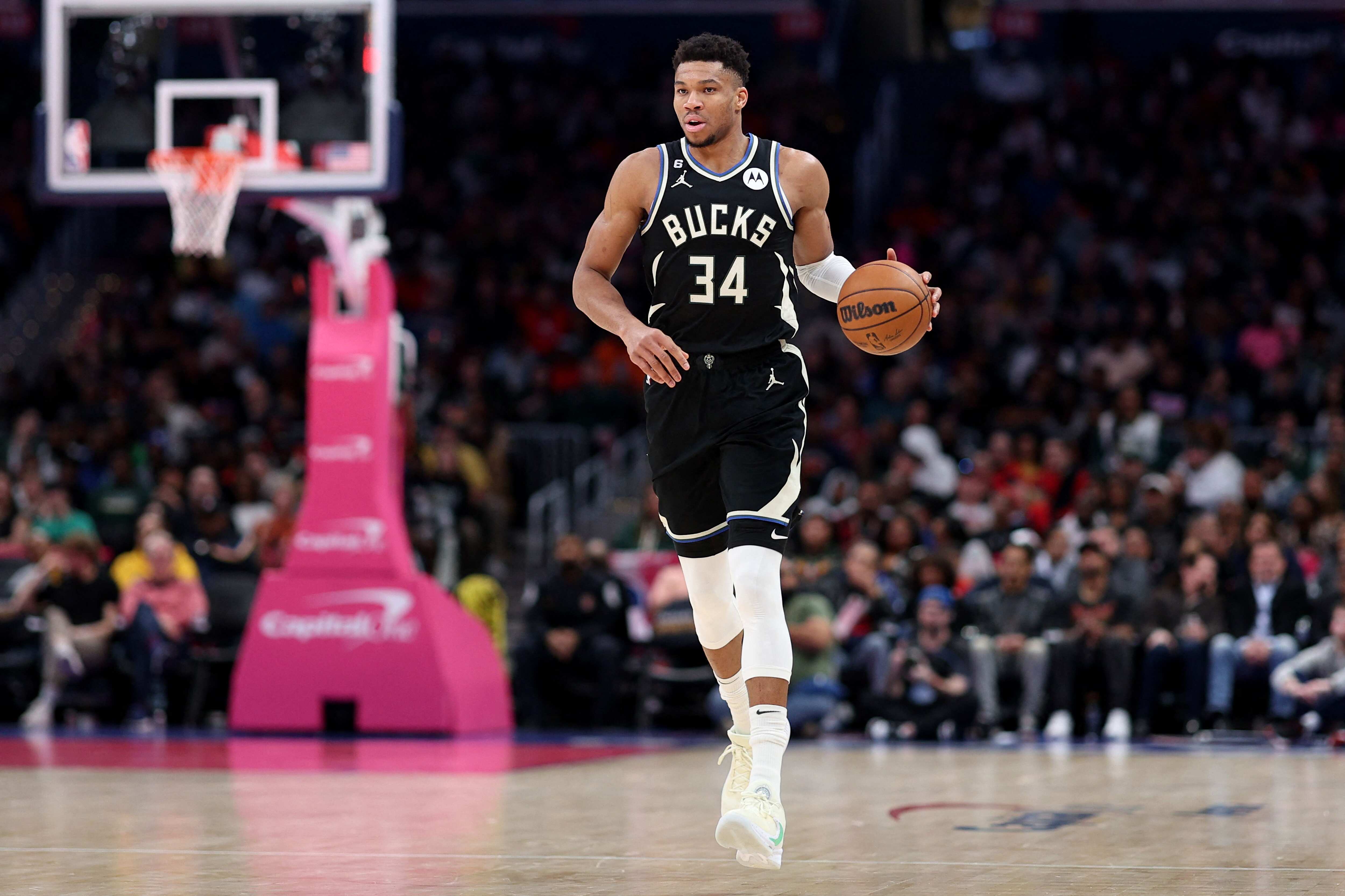 Giannis Antetokounmpo #34 of the Milwaukee Bucks (Getty Images via AFP)