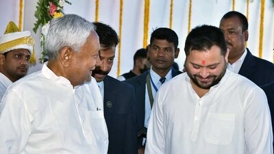 Bihar chief minister Nitish Kumar with deputy CM Tejashwi Yadav at a breakfast organised by the governor RV Arlekar at Raj Bhavan in Patna. (ANI Photo) Bihar chief minister Nitish Kumar with deputy CM Tejashwi Yadav at a breakfast organised by the governor RV Arlekar at Raj Bhavan in Patna. (ANI Photo)