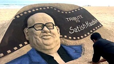Sand artist Sudarsan Pattnaik creates a sand art of Bollywood actor-director Satish Chandra Kaushik as a tribute to him, in Puri on Thursday. (ANI) Sand artist Sudarsan Pattnaik creates a sand art of Bollywood actor-director Satish Chandra Kaushik as a tribute to him, in Puri on Thursday. (ANI)