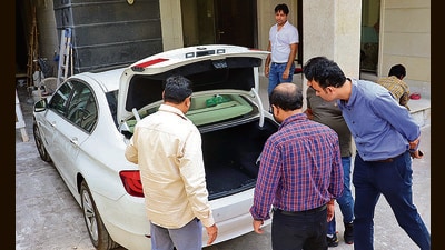 ED raids Lalu Prasad's son-in-law Rahul Yadav's house in Ghaziabad (HT) ED raids Lalu Prasad's son-in-law Rahul Yadav's house in Ghaziabad (HT)