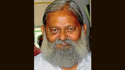 Haryana home minister Anil Vij reprimanded several district police chiefs for laxity in probe. He was hearing people’s grievances during a Janata Darbar. (HT File Photo)