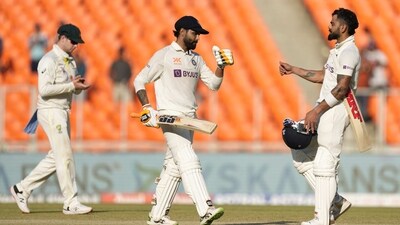 In the final session, Virat Kohli got his half-century, smacking 59 runs off 128 balls. (AP) In the final session, Virat Kohli got his half-century, smacking 59 runs off 128 balls. (AP)