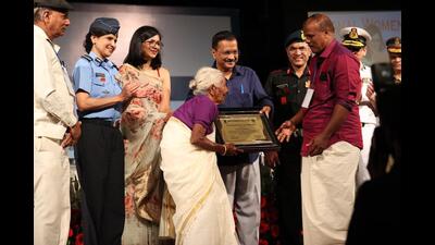 Kuttiyamma Konthi, 106, receives her award at the DCW event in New Delhi on Saturday. (HT PHOTO) Kuttiyamma Konthi, 106, receives her award at the DCW event in New Delhi on Saturday. (HT PHOTO)