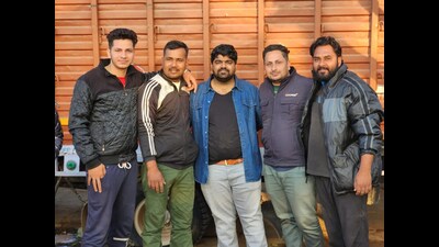 Mohit Yadav alias Monu Manesar (centre), who allegedly leads a gau rakshak (cow protection) gang in Haryana. (HT Photo) Mohit Yadav alias Monu Manesar (centre), who allegedly leads a gau rakshak (cow protection) gang in Haryana. (HT Photo)
