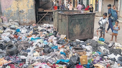 Mumbai, India - March 09, 2023: Garbage thrown on the roadside outside Shri Ganesh Vidya Mandir High School, Sant Kakkayya Marg, Dharavi, in Mumbai, India, on Thursday, March 09, 2023. (Photo by Satish Bate/ Hindustan Times) (Satish Bate/HT PHOTO) Mumbai, India - March 09, 2023: Garbage thrown on the roadside outside Shri Ganesh Vidya Mandir High School, Sant Kakkayya Marg, Dharavi, in Mumbai, India, on Thursday, March 09, 2023. (Photo by Satish Bate/ Hindustan Times) (Satish Bate/HT PHOTO)
