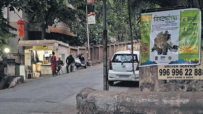 Mumbai, India - March 11, 2023: Residents of Bhavani Nagar seen searching for the adult leapord as no one is allowed to venture out after sunset and forest department on high alert after the canine was spotted multiple times, at Marol, in Mumbai, India, on Saturday, March 11, 2023. (Photo by Satish Bate/ Hindustan Times) (Satish Bate/HT PHOTO) Mumbai, India - March 11, 2023: Residents of Bhavani Nagar seen searching for the adult leapord as no one is allowed to venture out after sunset and forest department on high alert after the canine was spotted multiple times, at Marol, in Mumbai, India, on Saturday, March 11, 2023. (Photo by Satish Bate/ Hindustan Times) (Satish Bate/HT PHOTO)