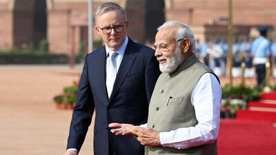 Prime Minister Narendra Modi with Australian Prime Minister Anthony Albanese at Rashtrapati Bhavan forecourt in New Delhi on Friday (HT Photo/Ajay Aggarwal) (HT_PRINT) Prime Minister Narendra Modi with Australian Prime Minister Anthony Albanese at Rashtrapati Bhavan forecourt in New Delhi on Friday (HT Photo/Ajay Aggarwal) (HT_PRINT)