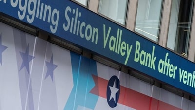 A Silicon Valley Bank shut down headline displayed on the News Corp. building in New York, US. (Bloomberg)