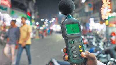 Senior citizens irked due to non enforcement of the midnight deadline on noise pollution emanating from clubs, pubs, bars, hotels , restaurants and other entertainment joints. (HT FILE PHOTO) Senior citizens irked due to non enforcement of the midnight deadline on noise pollution emanating from clubs, pubs, bars, hotels , restaurants and other entertainment joints. (HT FILE PHOTO)