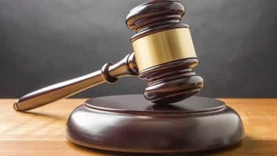 Canada: Giving the middle finger is a ‘God-given right’, a judge ruled. (Representational) Canada: Giving the middle finger is a ‘God-given right’, a judge ruled. (Representational)