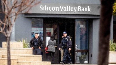 Police officers leave Silicon Valley Bank's headquarters in Santa Clara, California. (AFP)