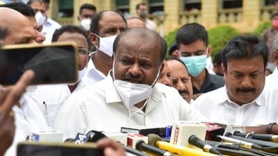 Calling Sumalatha a big person, JD(S) leader H D Kumaraswamy said big people join big parties. (PTI)