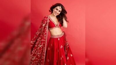 Sara Ali Khan also added a touch of vintage India with a red rose tucked behind her ear.&nbsp; (Instagram/@saraalikhan95)