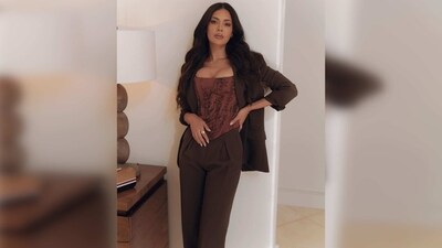 Esha Gupta teamed her outfit with matching stilettoes and a handbag.&nbsp; (Instagram/@egupta)
