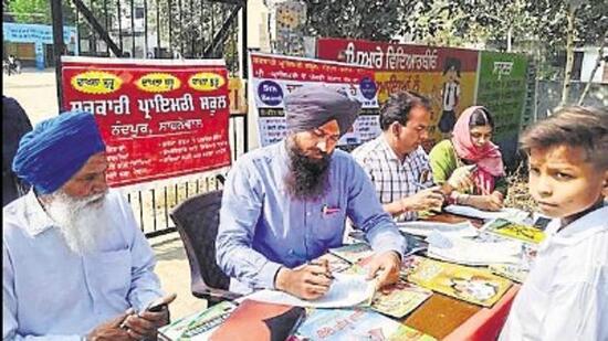 A student getting registered during enrolment drive in Ludhiana. (HT Photo)