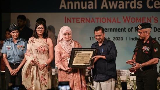 Chief Minister Arvind Kejriwal, along with DWC chief Swati Maliwal, presents an award to an acid attack survivor at the International Women’s Day Awards organised by Delhi Commission for Women in New Delhi on Saturday. (Raj K Raj/HT PHOTO)
