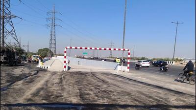 Construction work at one of the half-underpasses underway between Jagatpur bridge and Wazirabad chowk. (HT Photo) Construction work at one of the half-underpasses underway between Jagatpur bridge and Wazirabad chowk. (HT Photo)