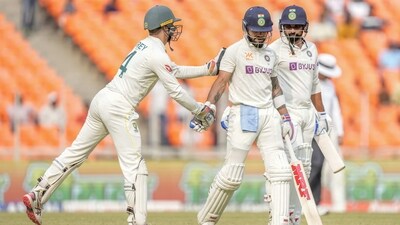 In the final session, Mitchell Starc dismissed Axar Patel for 79 off 113 balls, and Kohli fell to Todd Murphy for 186 off 364 deliveries. Lyon also took the wicket of Umesh Yadav in the final session. (AP)