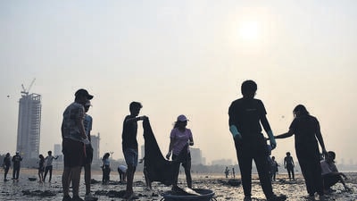 Mumbai, Mar 12 (ANI): Students of H.R. College of Commerce and Economics participate in a Beach Clean-up Drive, at Girgaon Chowpatty, in Mumbai on Sunday. (ANI Photo) (Vijay Gohil) Mumbai, Mar 12 (ANI): Students of H.R. College of Commerce and Economics participate in a Beach Clean-up Drive, at Girgaon Chowpatty, in Mumbai on Sunday. (ANI Photo) (Vijay Gohil)